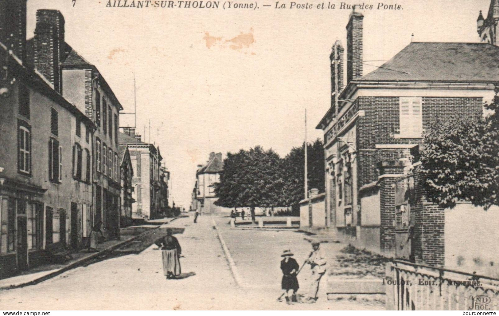 Aillant-sur-Tholon - La Poste Et La Rue Des Ponts - Aillant Sur Tholon