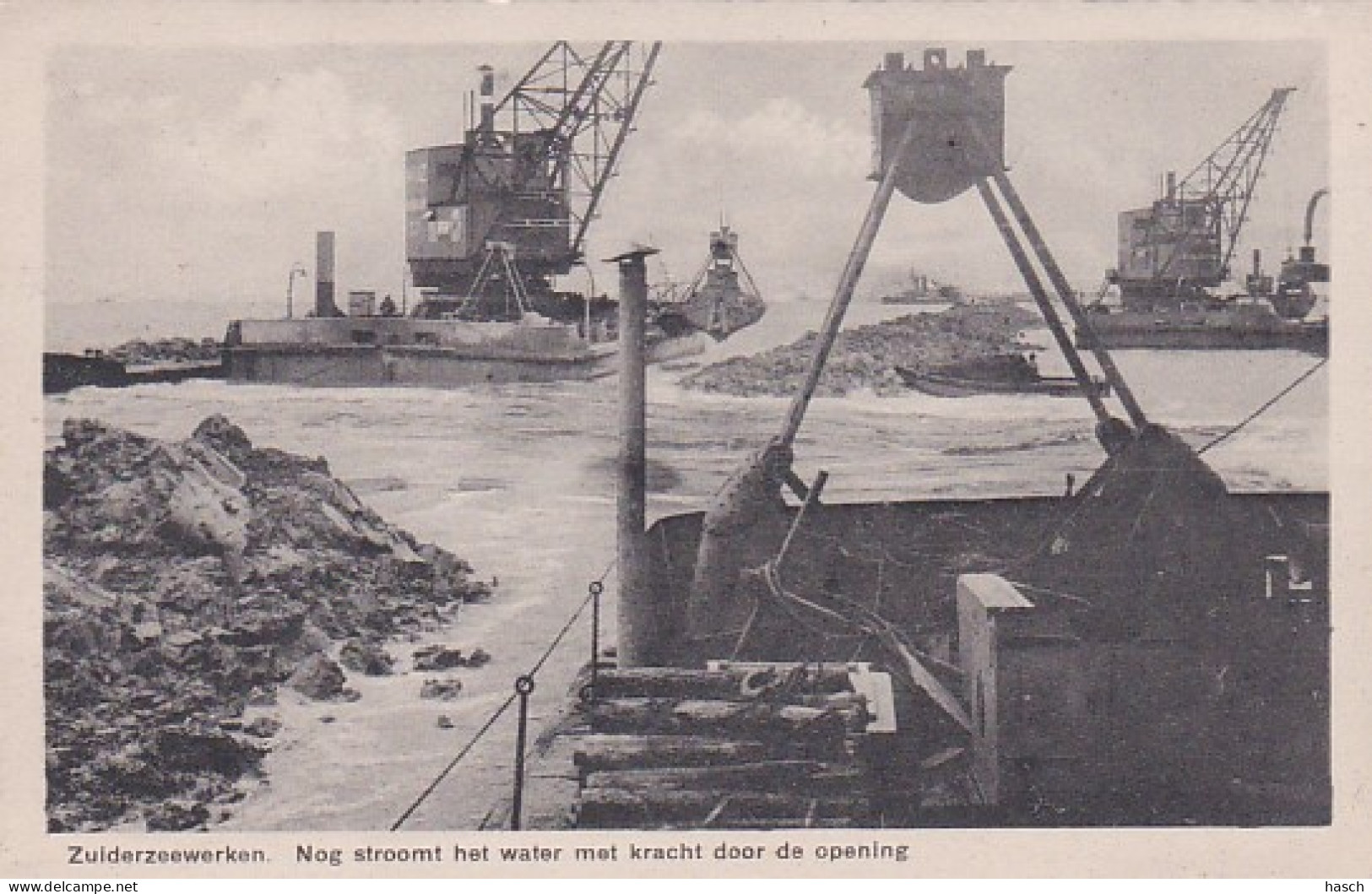 486728Zuiderzeewerken, Nog Stroomt Het Water Met Kracht Door De Opening.  - Den Oever (& Afsluitdijk)