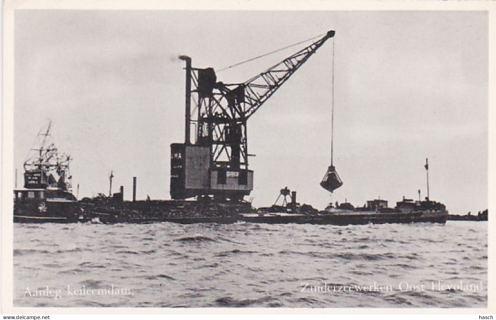 486746Zuiderzeewerken, Oost Flevoland. Aanleg Keileemdam.  - Den Oever (& Afsluitdijk)