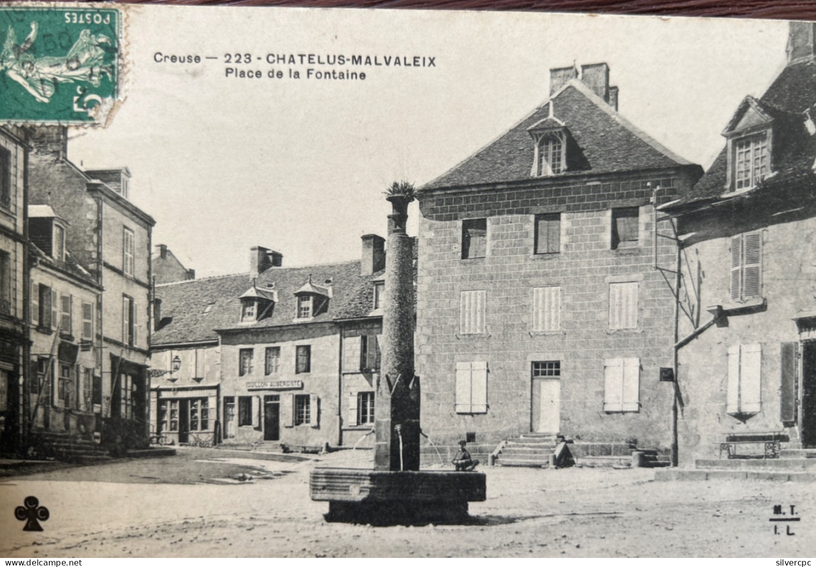 Place De La Fontaine - Chatelus Malvaleix