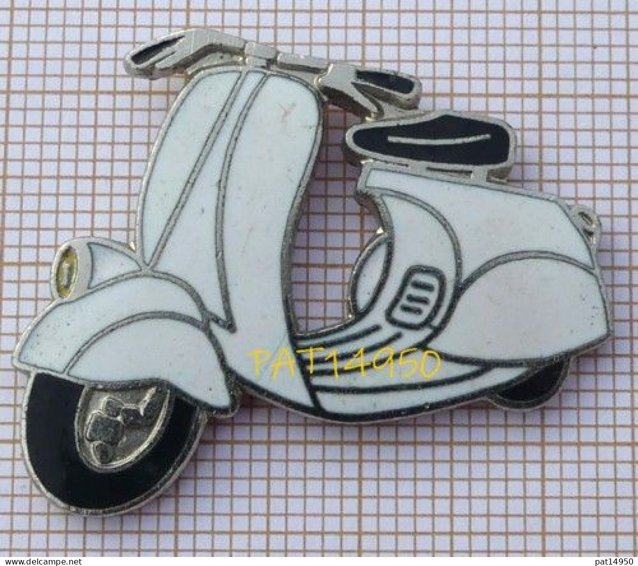 PAT14950 SCOOTER VESPA BLANC En Version EGF Non Signé - Motos