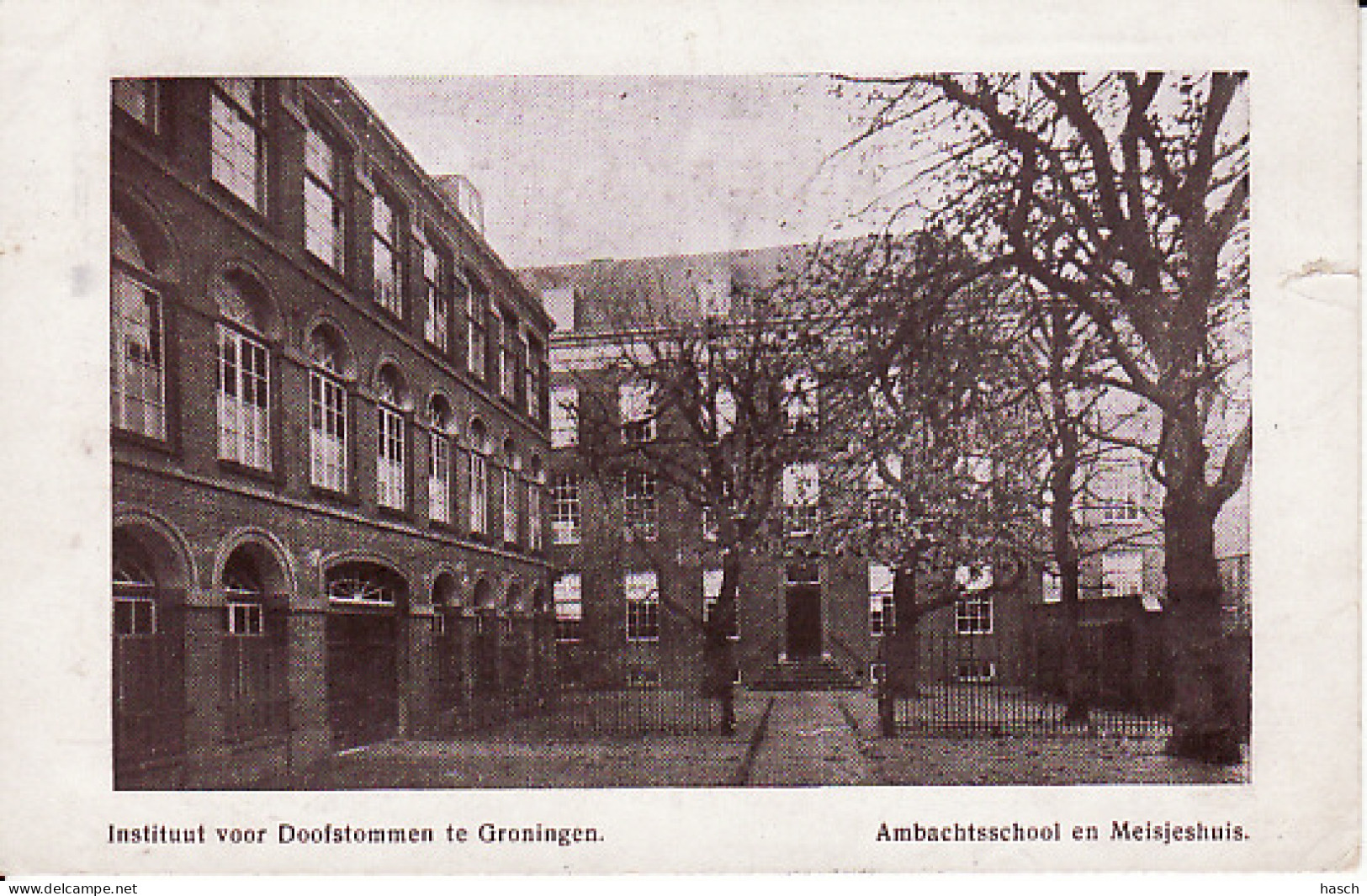 2747	34	Groningen, Instituut Voor Doofstommen – Ambachtsschool En Meisjeshuis 1933 (rechts Een Kleine Scheur) - Groningen