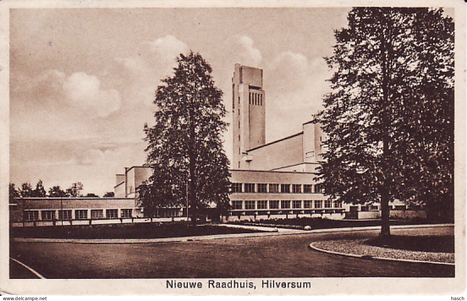 2769	57	Hilversum, Nieuwe Raadhuis (zie Hoeken En Achterkant) - Hilversum