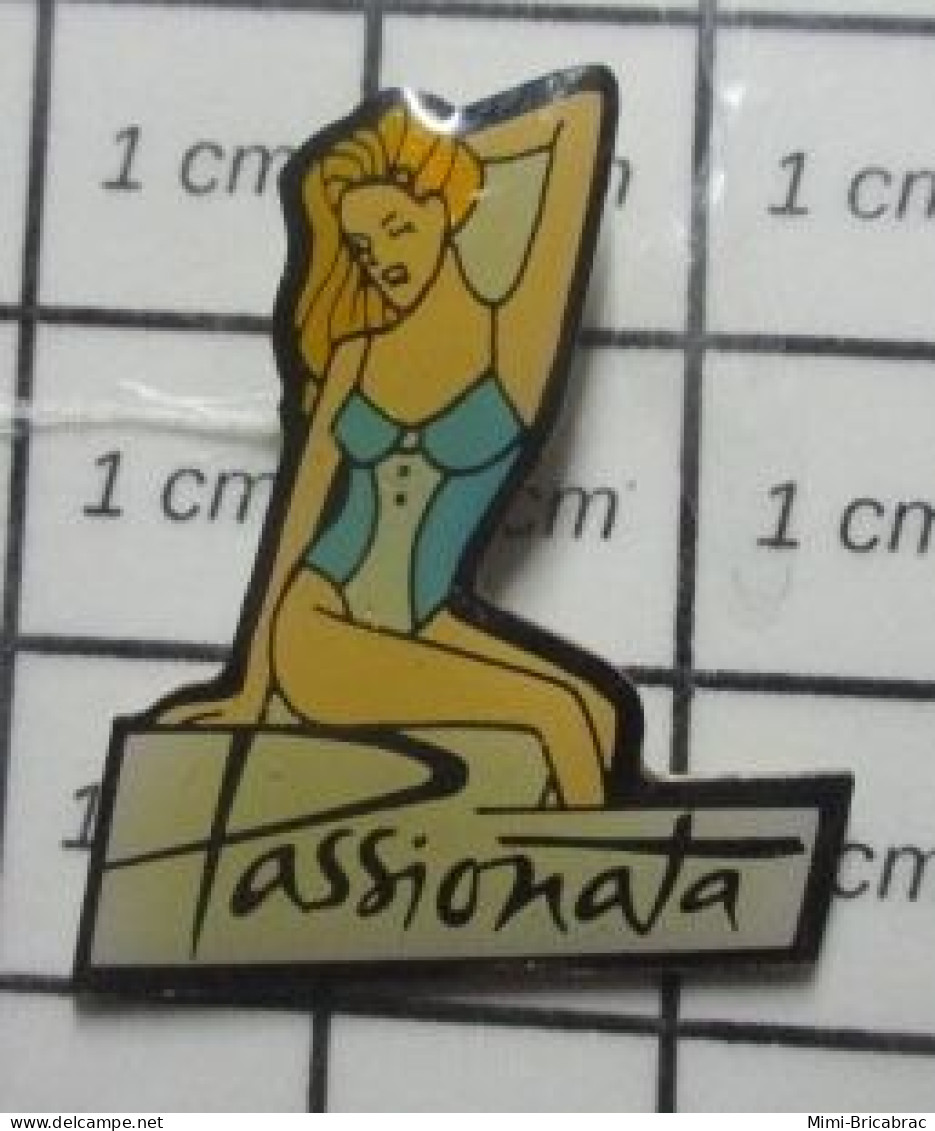 718B  Pin's Pins / Beau Et Rare / MARQUES / LINGERIE PASSIONATA BLONDE PIN-UP - Pin-Ups