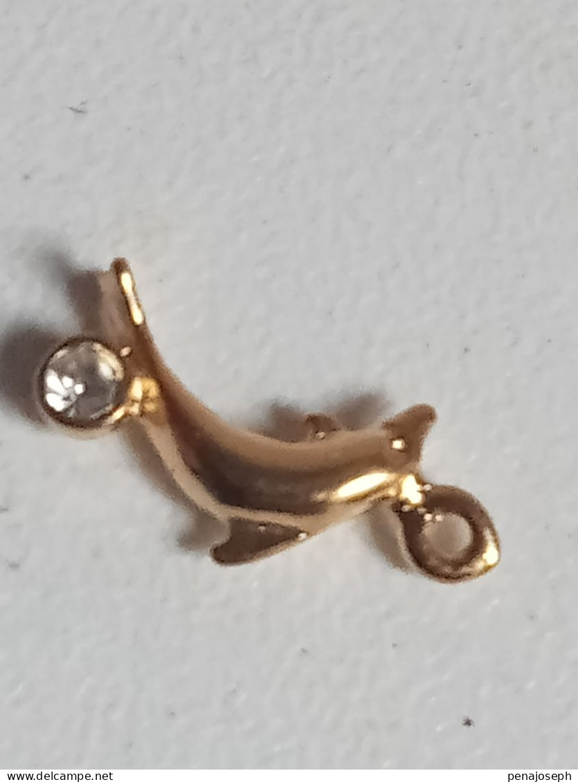 petit pendentif dauphin avec brillant longueur 1 cm