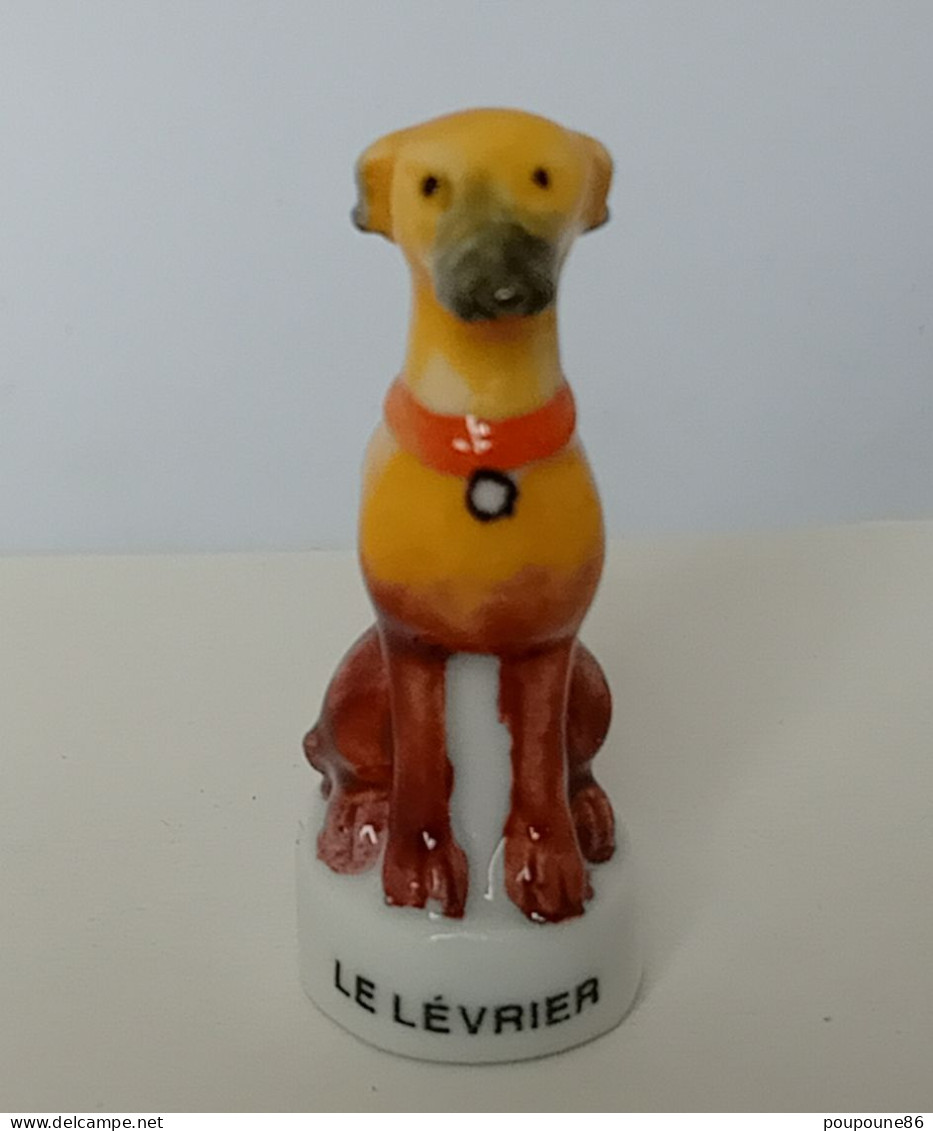 FEVE - FEVES  "ANIMAUX" - CHIEN -  LE LEVRIER -   BRILLANT - Animaux