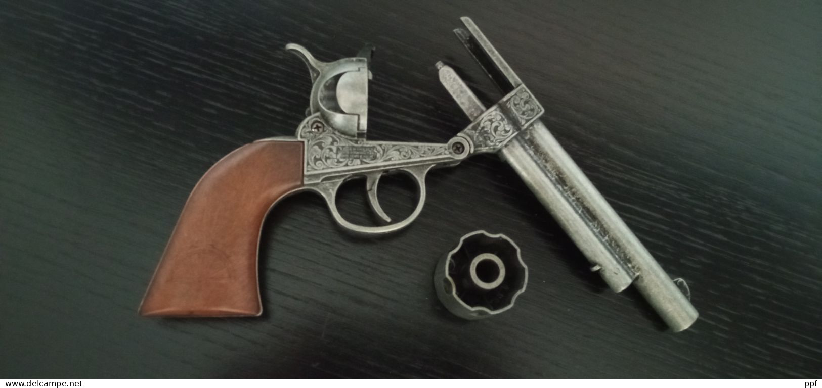 Edison giocattoli, Coppia di Colt in metallo anni 70 Made in Italy Sesto Fiorentino (FI), perfettamente funzionanti.