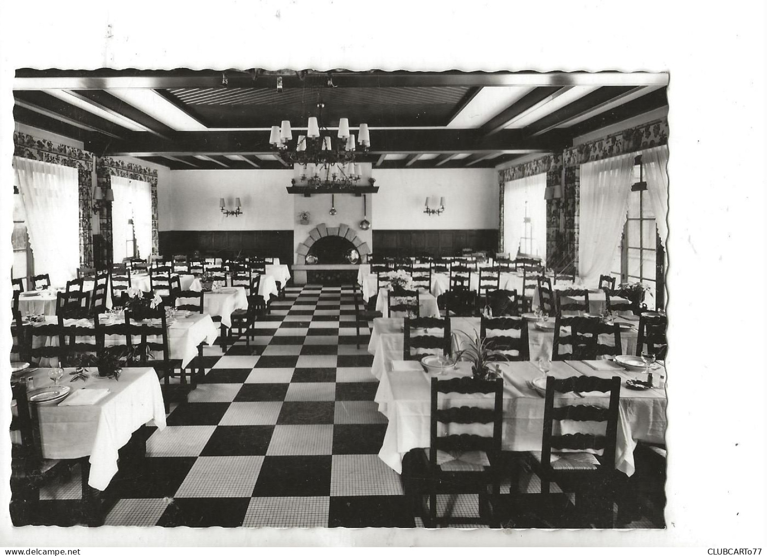 Champtoceaux (49) : La Salle à Manger De L'Hôtel De La Côte En 1950 GF - Champtoceaux