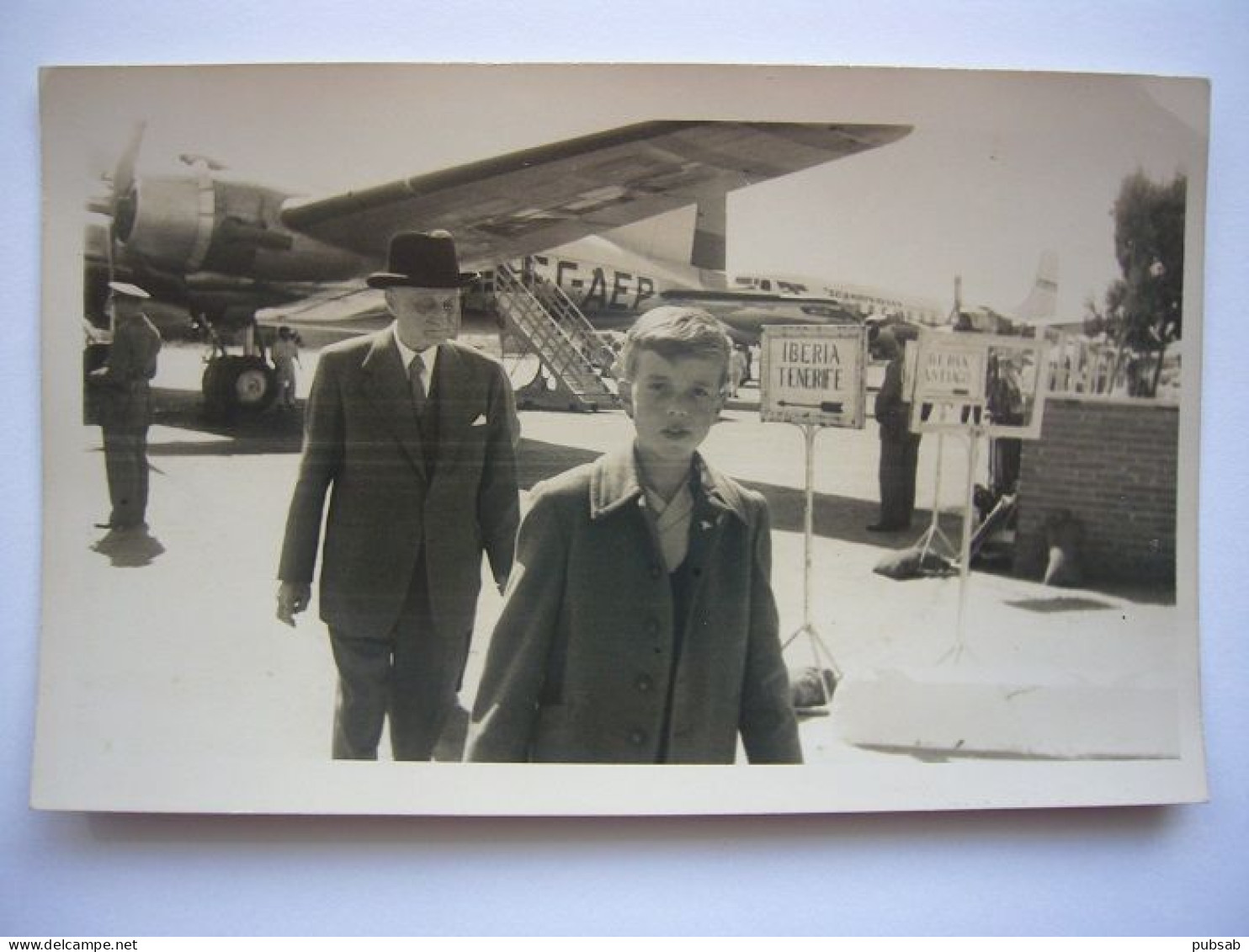 Avion / Airplane / IBERIA / Douglas DC-4 / Seen At Barajas Airport, Madrid - 1946-....: Era Moderna