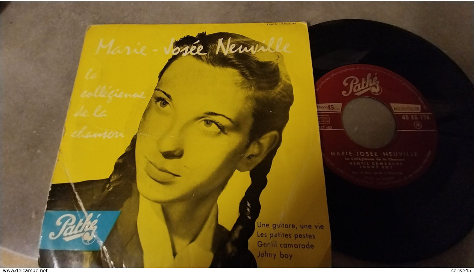 2 DISQUES 45 Tours MARIE-JOSEE NEUVILLE La Collegienne De La Chanson Le Monsieur Du Metro - Altri - Francese