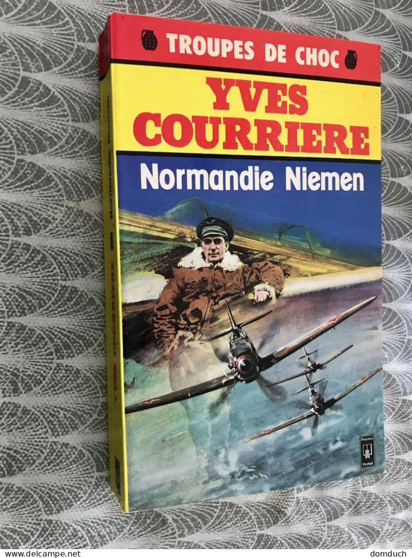 PRESSES POCKET Guerre N° 1685  TROUPES DE CHOC  NORMANDIE NIEMEN    Yves COURRIERE - Históricos