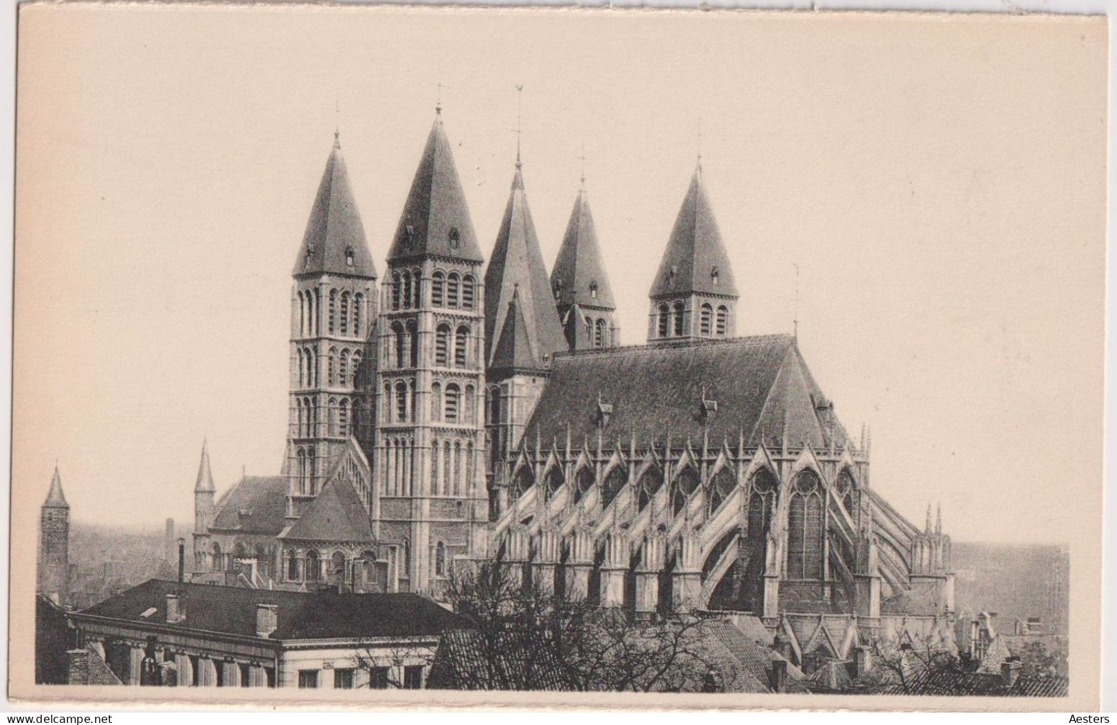 Hainaut; Tournai, 12 Cartes Postales différentes -  5 voyagé / 7 non voyagé. (24 scans)