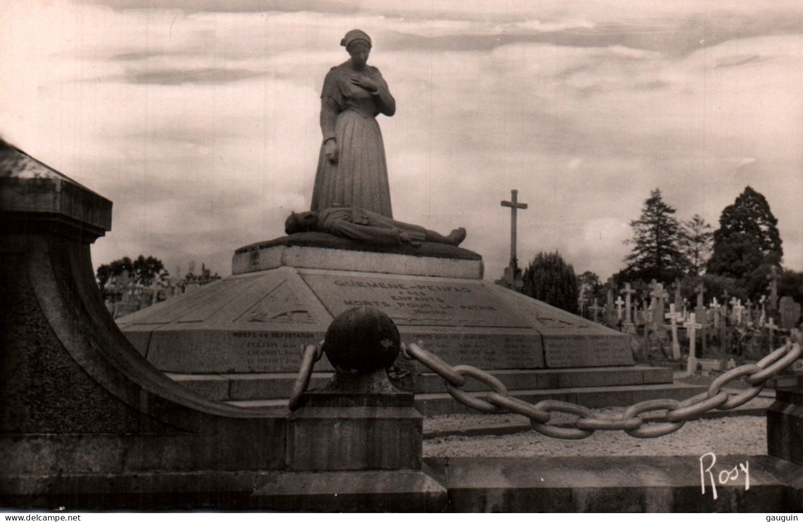 CPSM - GUÉMÉNÉ-PENFAO - Le Monument Aux Morts - Edition F.Chapeau (format 9x14) - Guémené-Penfao