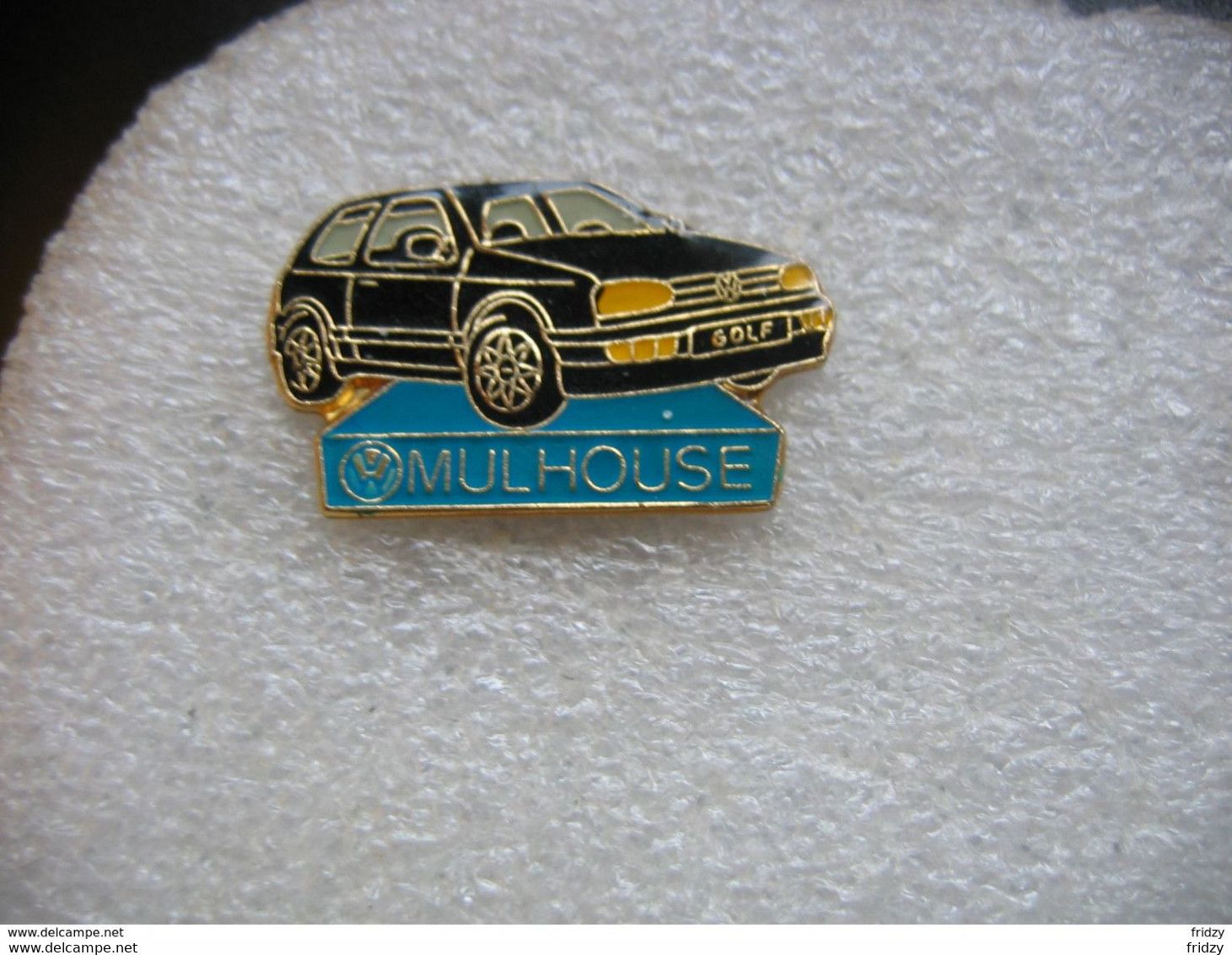 Pin's Du Concessionnaire Volkswagen De Mulhouse. Golf De Couleur Noire - Volkswagen