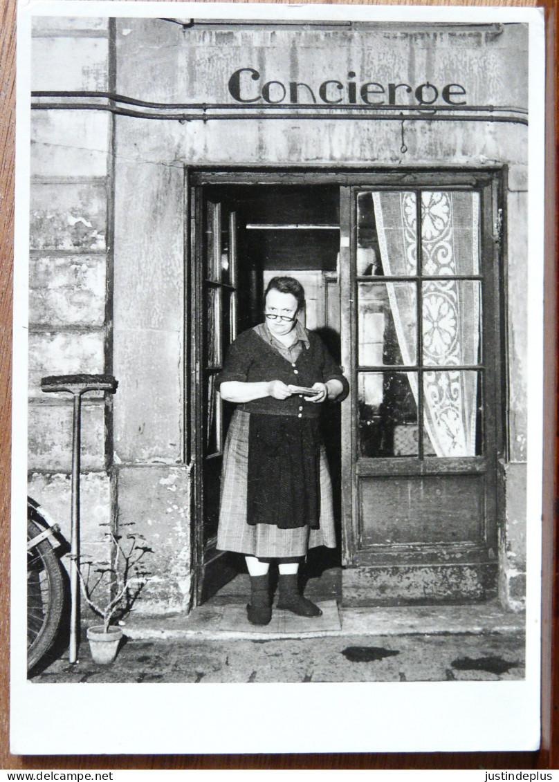 UNE CONCIERGE DE LA RUE JACOB ROBERT DOISNEAU - Doisneau