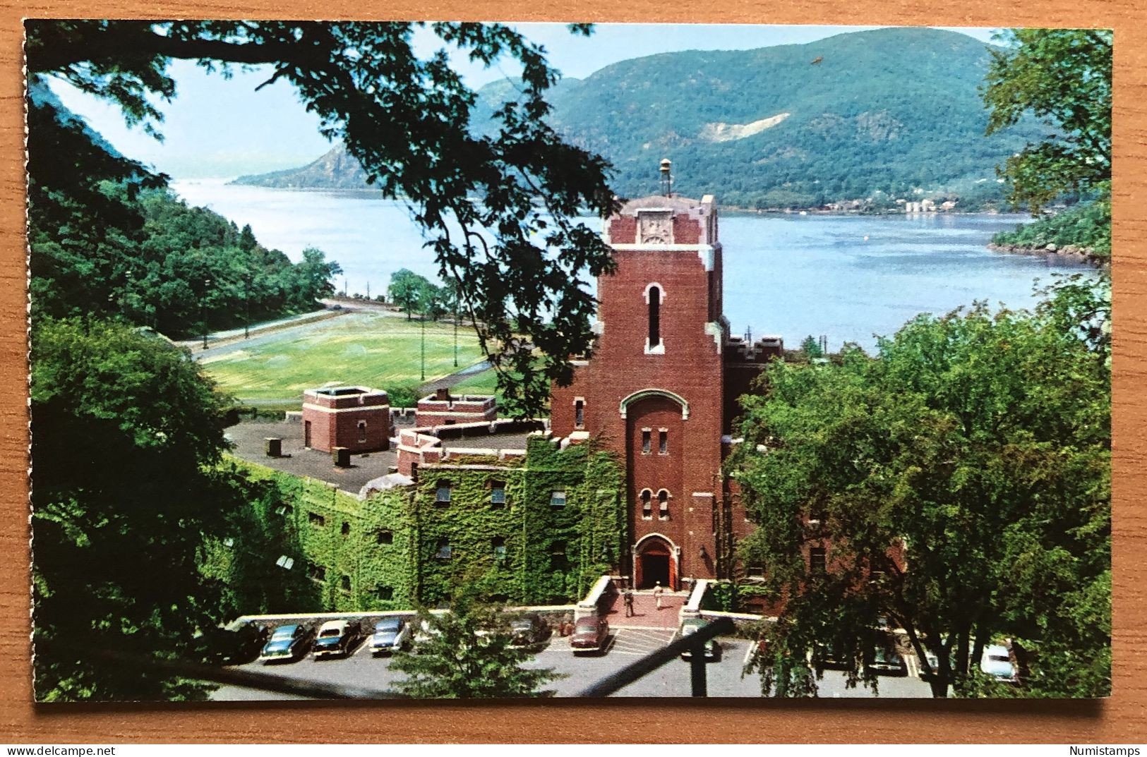 New York - Utility Building With Hudson River In Background, U. S. Military Academy (c167) - Otros Monumentos Y Edificios