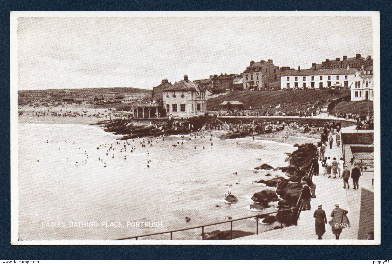 Irlande Du Nord. Comté D'Antrim. Portrush. Ladies Bathing Place. East Strand. Promenade Et Plage. - Antrim