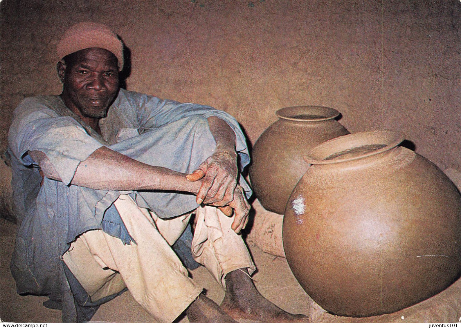 CPSM Burkina Faso-Un Ancien Et Sa Poterie-Timbre    L2702 - Burkina Faso