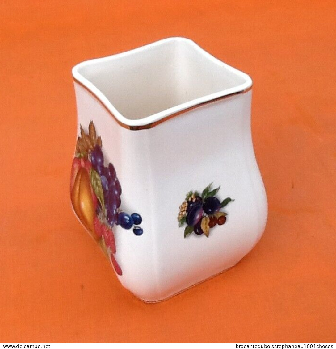 Vase Céramique Polychrome   Décor De Fruits (pommes, Raisins, Poires...) - Autres & Non Classés