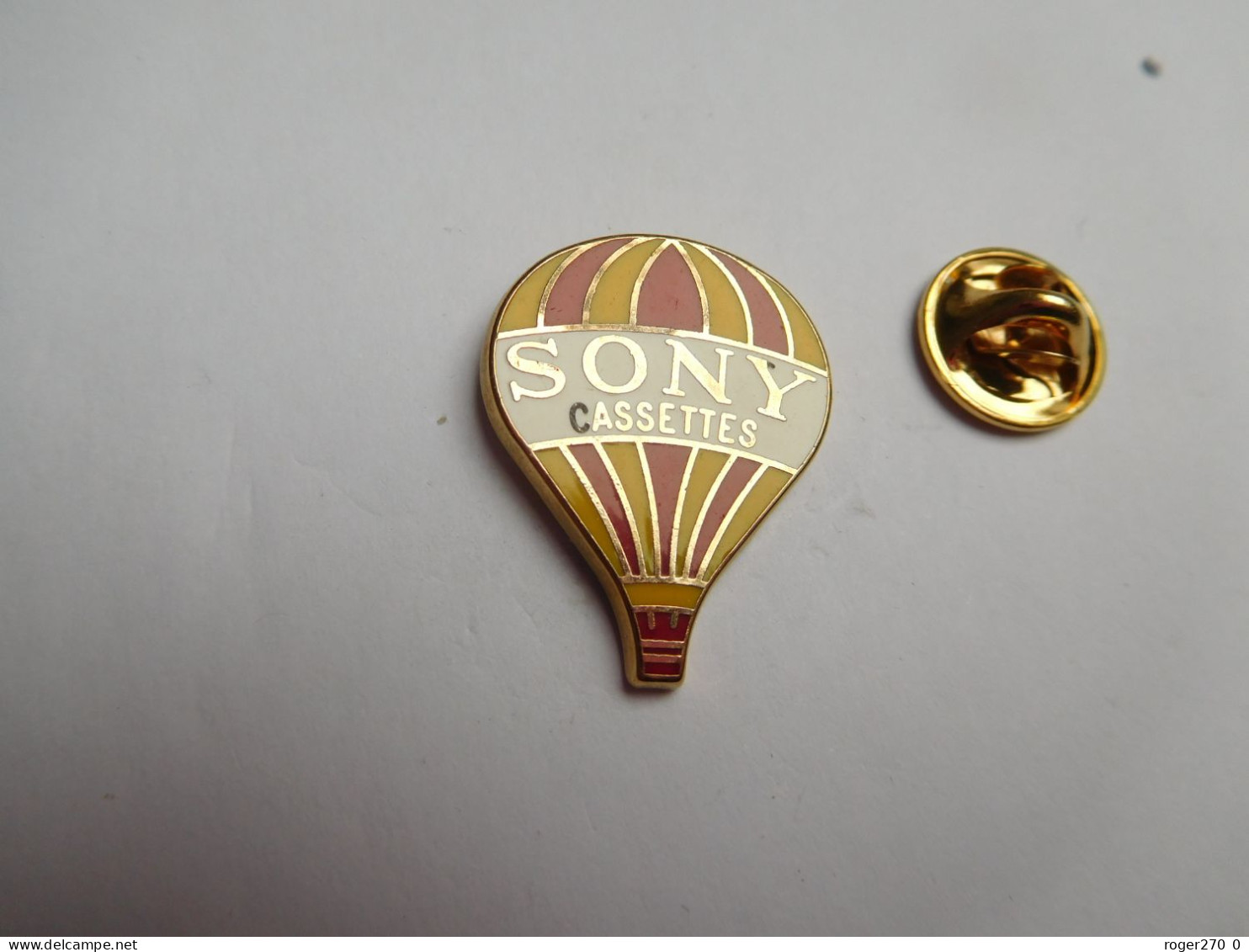 Beau Pin's En Zamac , Montgolfière Sony Cassettes , Jaune Et Rouge - Luchtballons