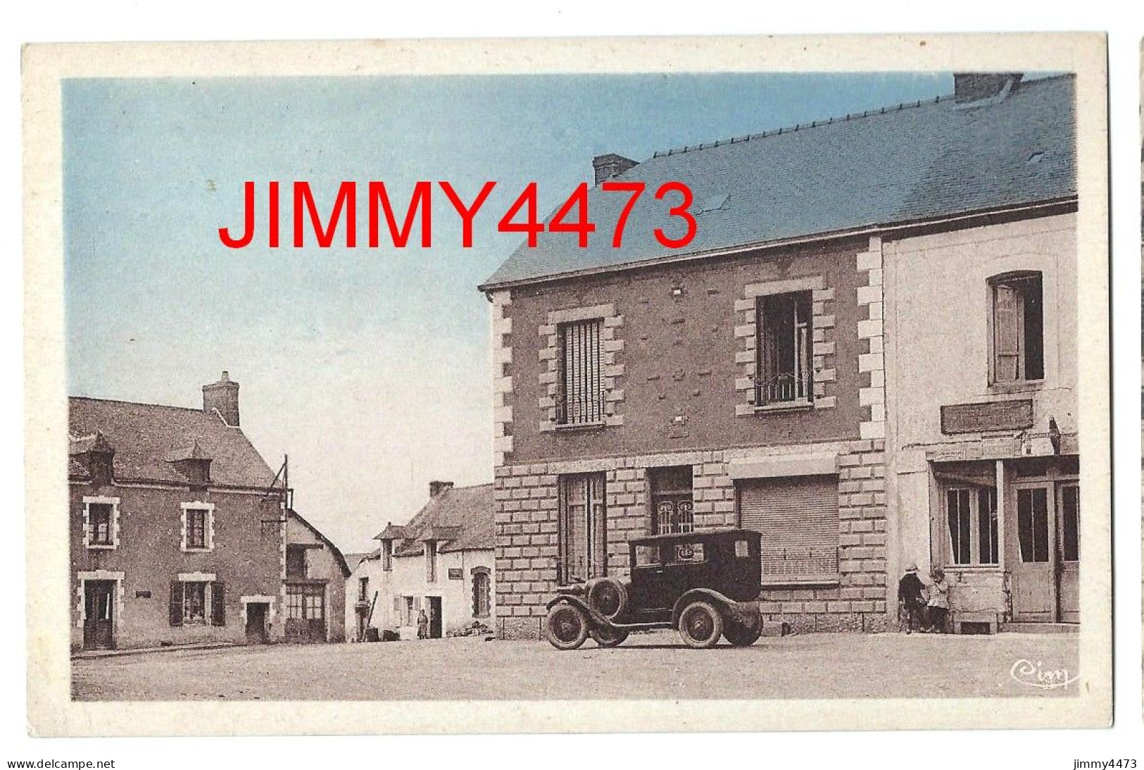 CPA - BESLE (Loire-Inf.) Un Coin De La Place ( Vieille Voiture ) ( Commune De Guémené-Penfao ) Phot A. Leparoux - Guémené-Penfao