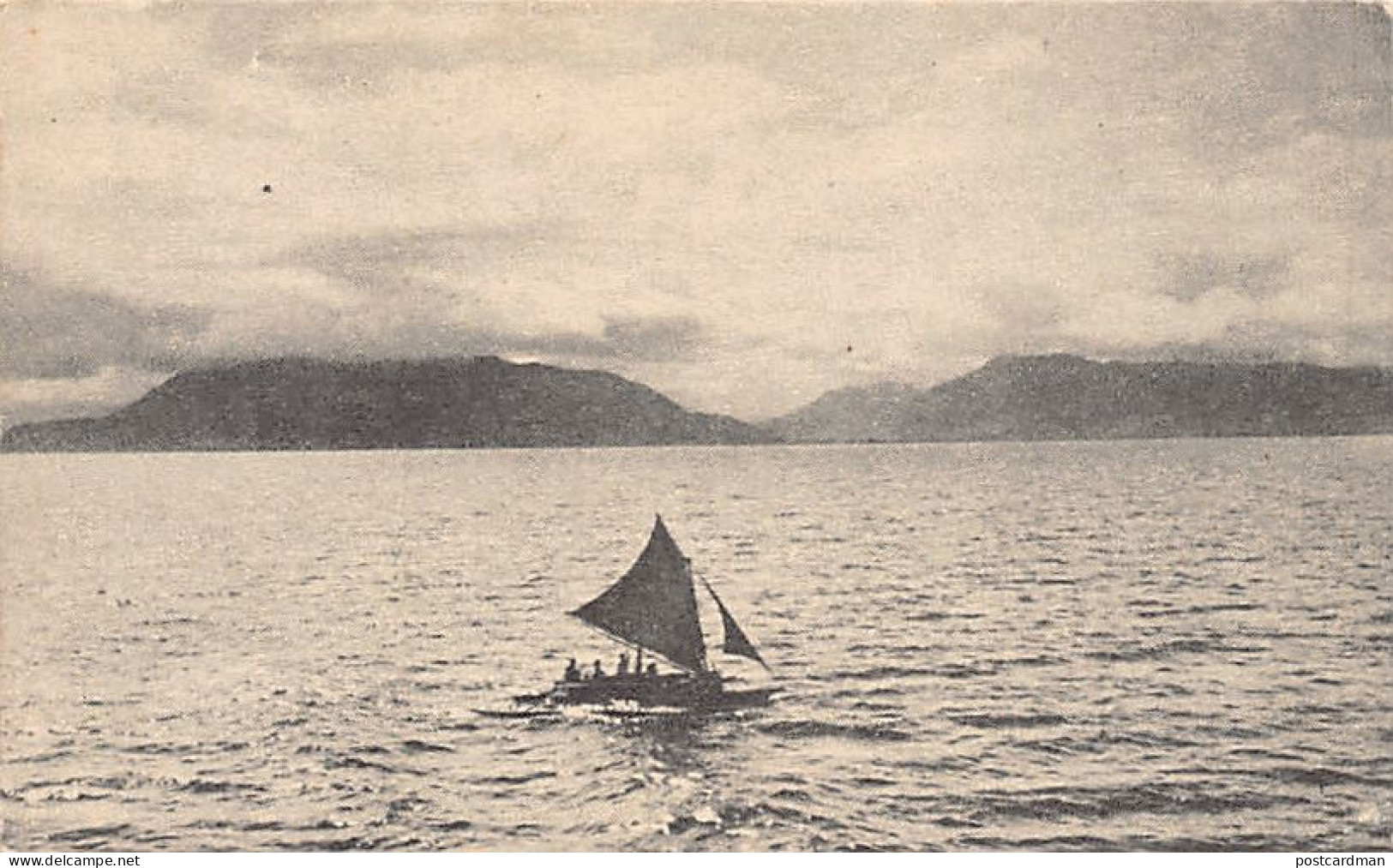 Vanuatu - New Hebrides - A Native Outrigger Canoe Under Sail - Publ. Dunn  - Vanuatu