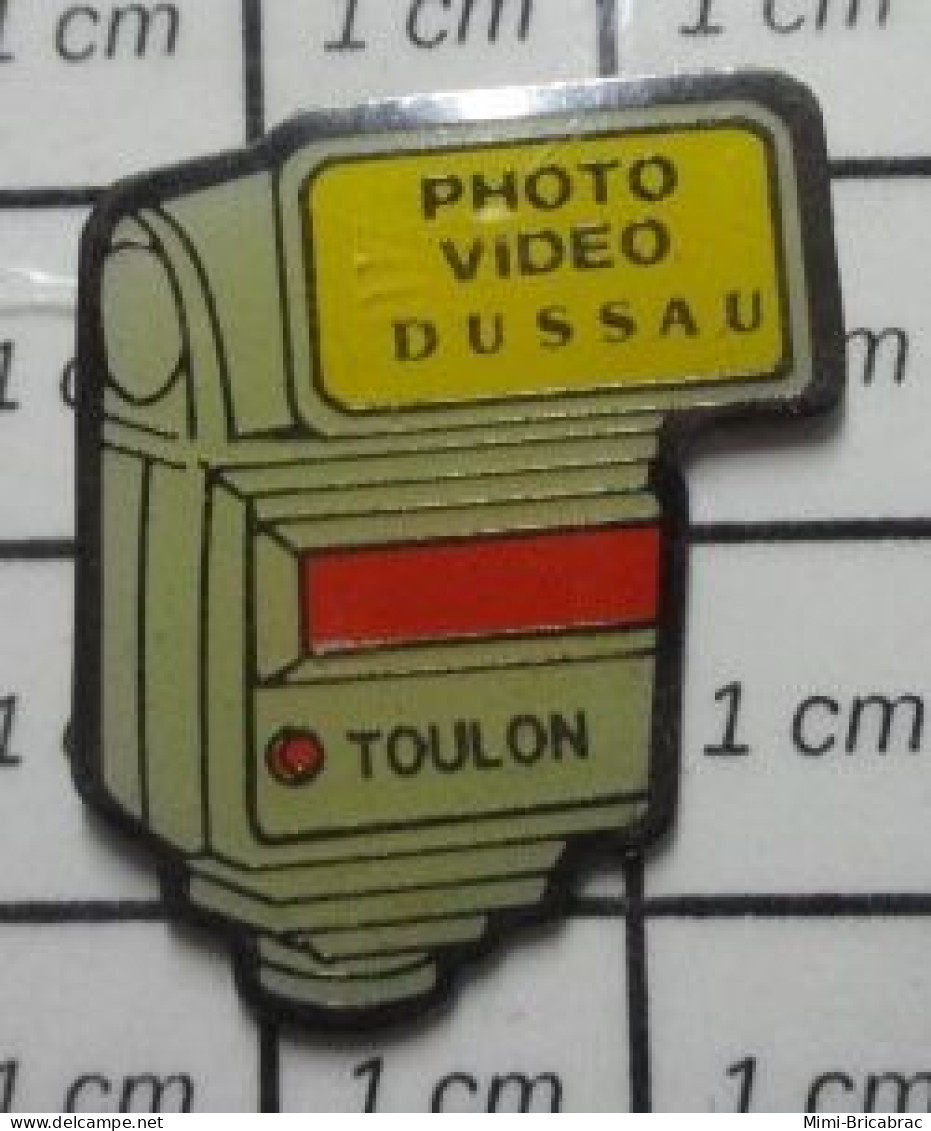 718A Pin's Pins / Beau Et Rare / PHOTOGRAPHIE / FLASH ELECTRONIQUE PHOTO VIDEO DUSSAU DOMI TOULON - Photography
