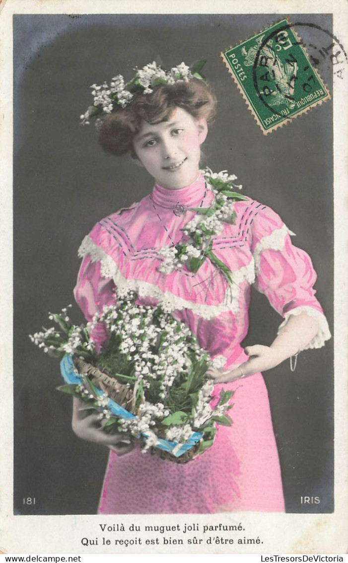 FANTAISIES - Femmes - Muguet Joli Parfumé - Femme à Robe Rose - Carte Postale Ancienne - Femmes