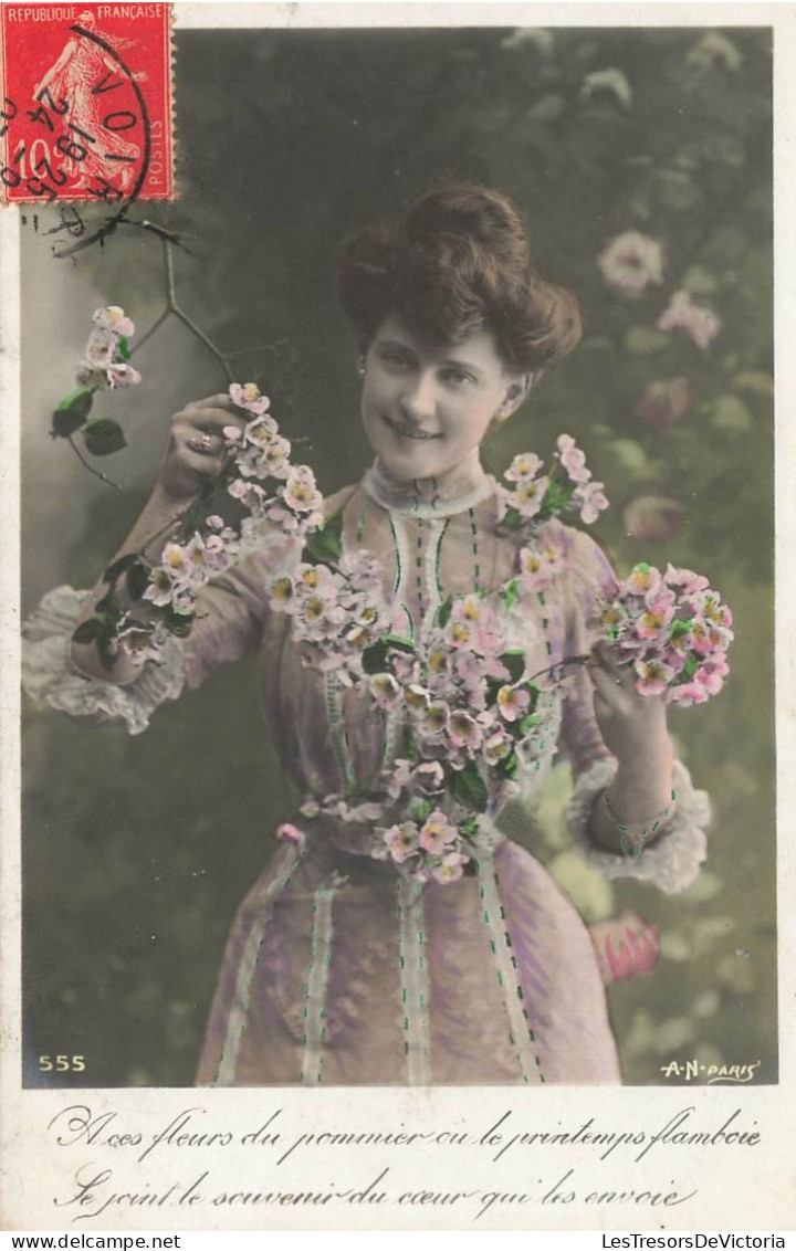 FANTAISIES - Femmes - Fleurs Roses - Carte Postale Ancienne - Femmes