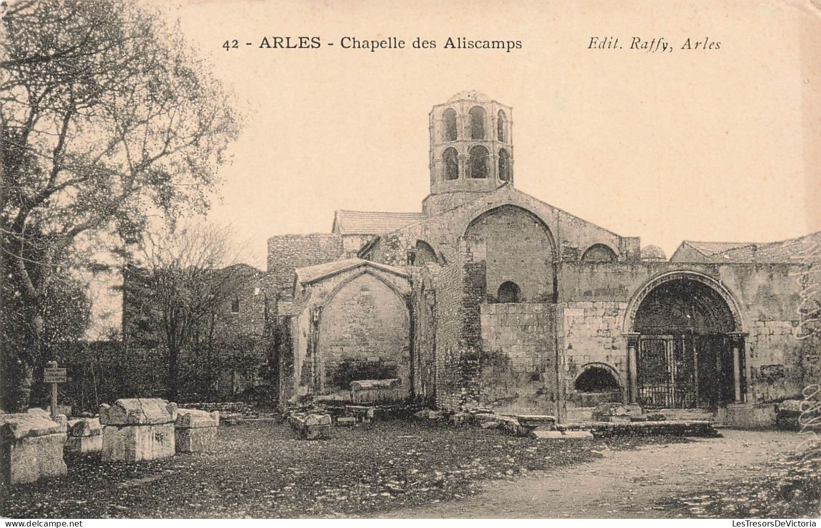 FRANCE - Arles - Vue Générale De La Chapelle Des Aliscamps - Carte Postale Ancienne - Arles