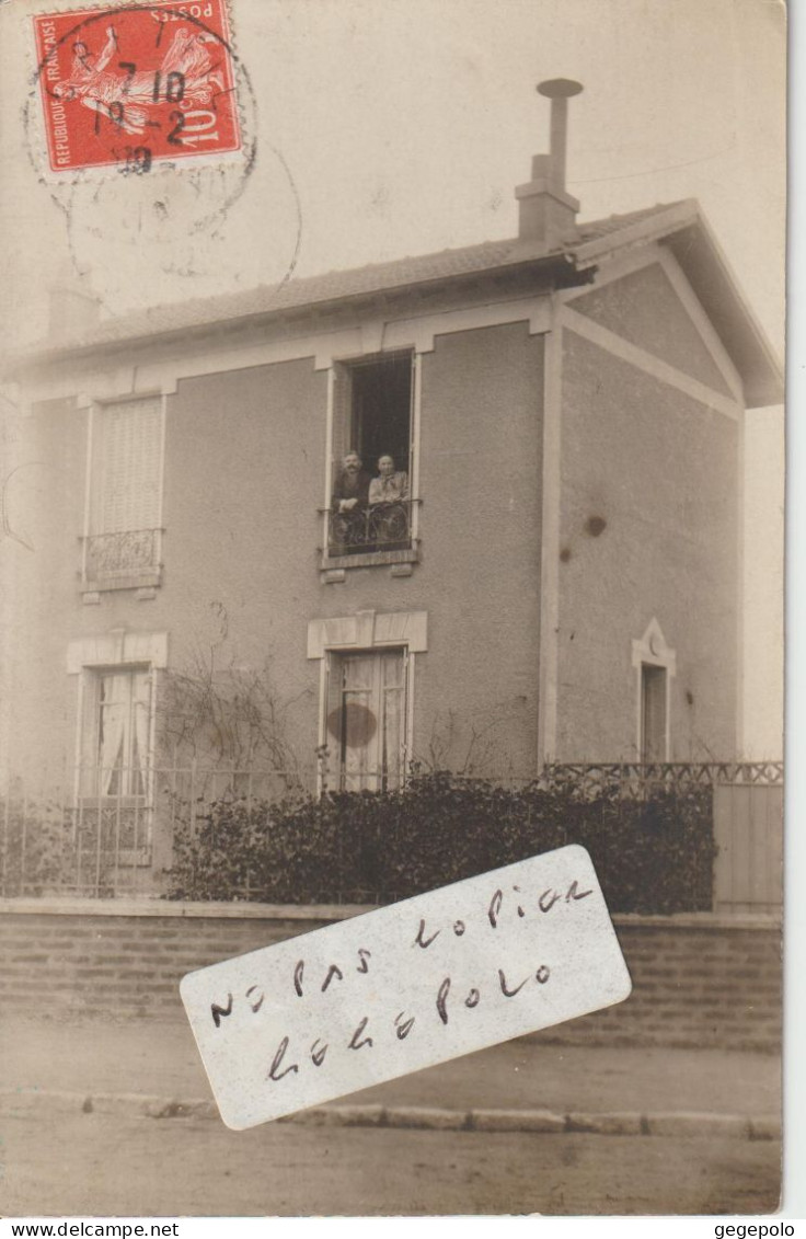 CRETEIL - Deux Personnes à La Fenêtre D'un Pavillon En 1909   ( Carte Photo ) - Creteil