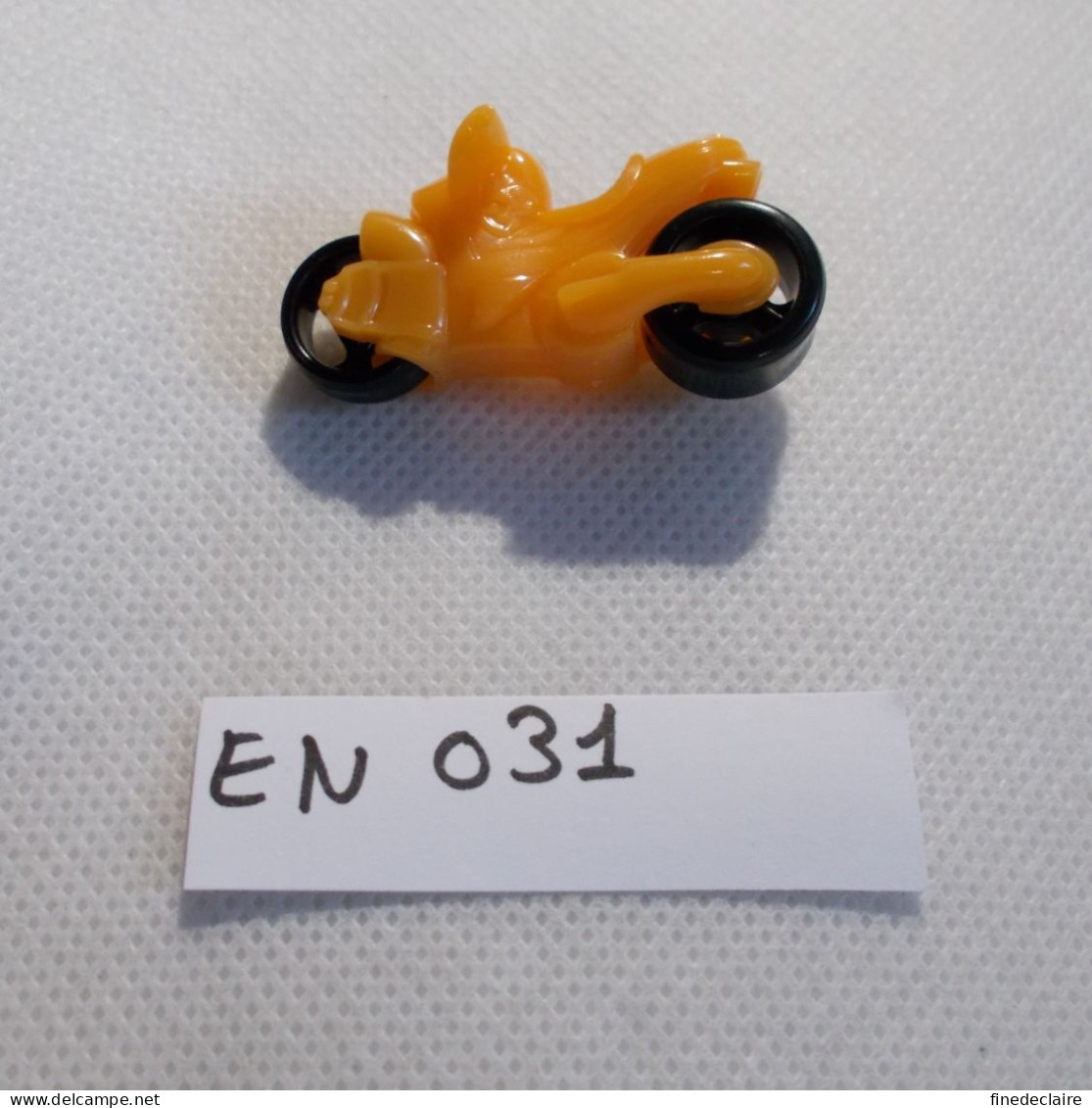 Kinder - Moto Orange - EN031 (Les Motos Brillent Dans Le Noir) - Sans BPZ - Montables