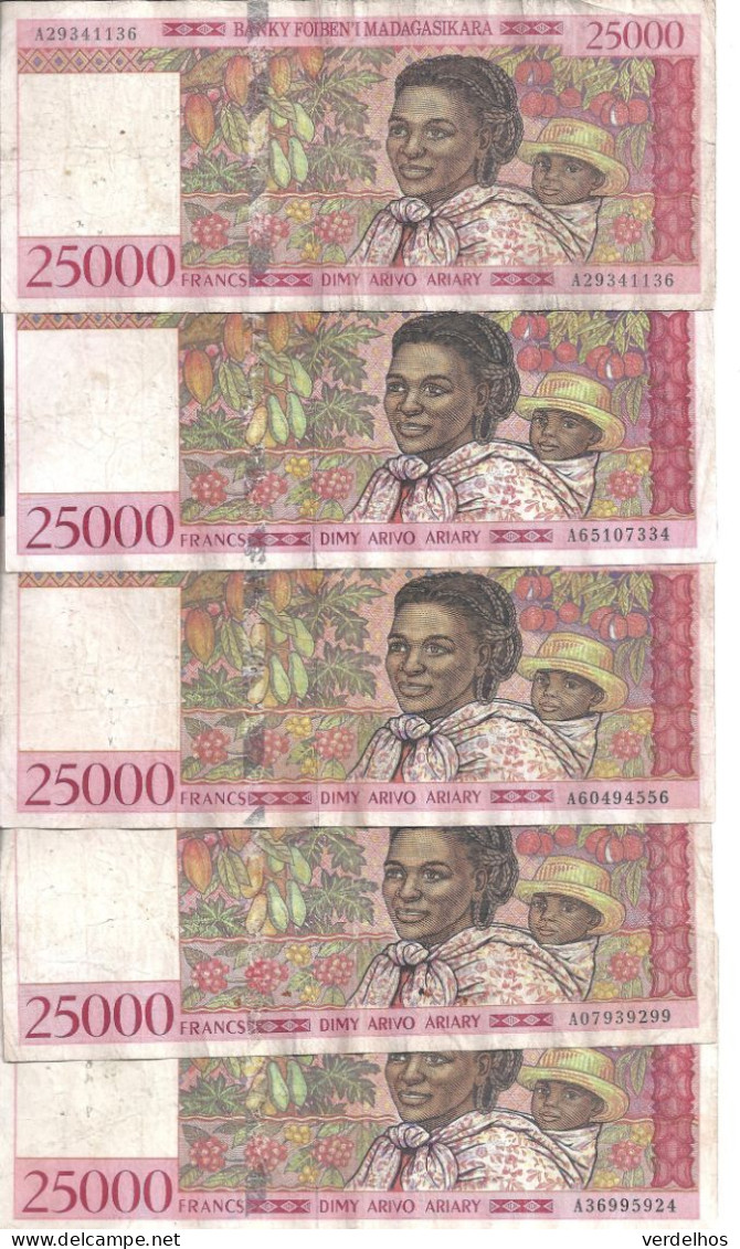 MADAGASCAR 25000 FRANCS ND1998 VF P 82 ( 5 Billets ) - Madagascar