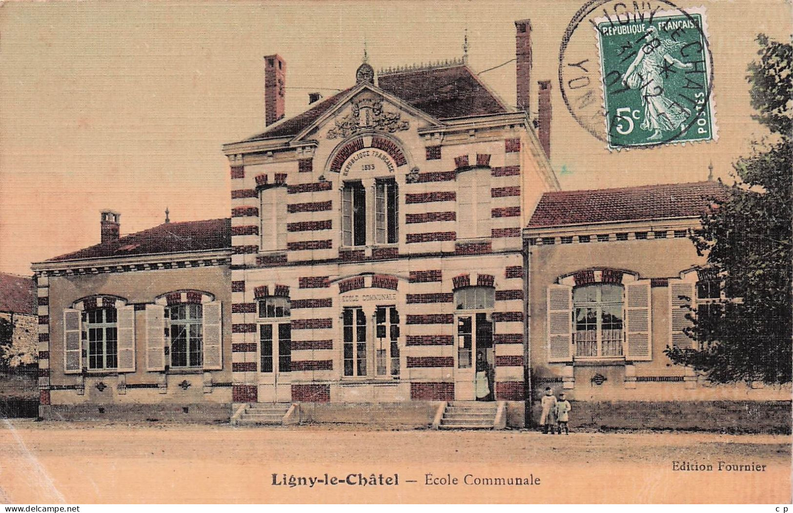 Ligny Le Chatel - Ecole Communale -   CPA °Jp - Ligny Le Chatel