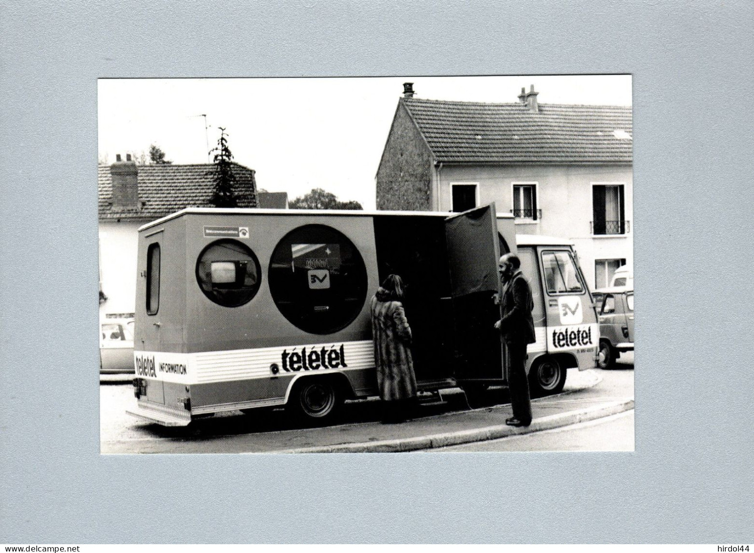 Velizy (78) : Camion D'information Teletel 3V En 1981 - Velizy