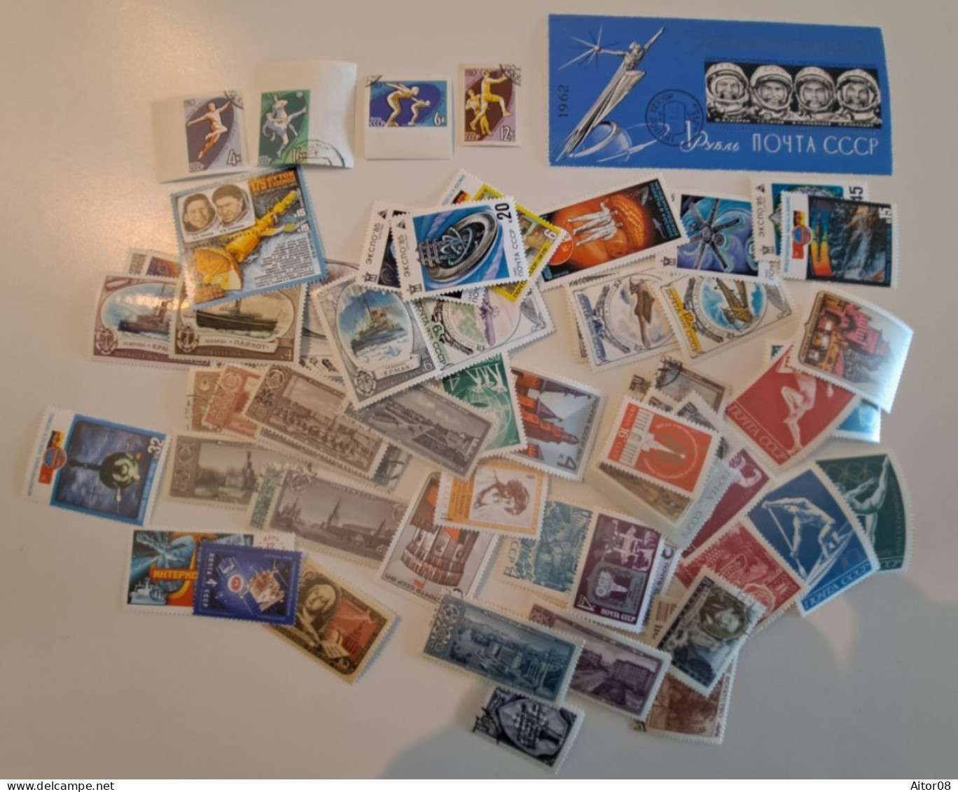 JOLI LOT DE TIMBRES NEUFS ET OBLITERES.NON DENTELES ET AUTRES. A VOIR - Collections