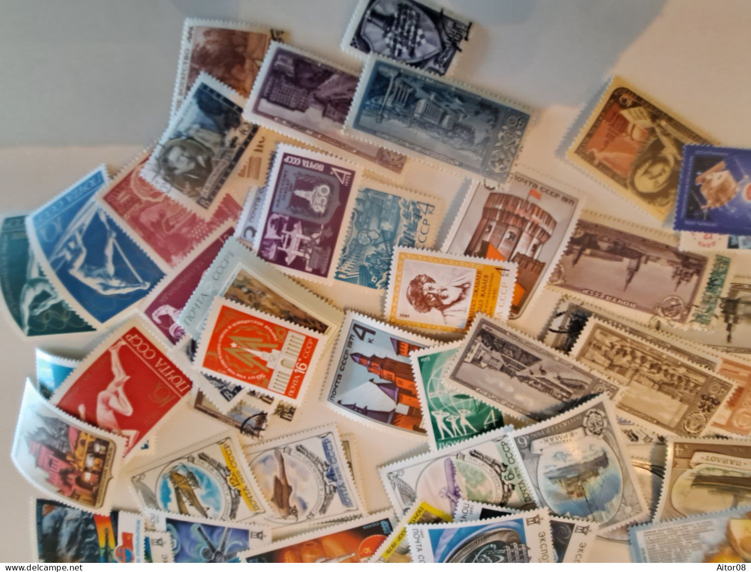 JOLI LOT DE TIMBRES NEUFS ET OBLITERES.NON DENTELES ET AUTRES. A VOIR - Collections