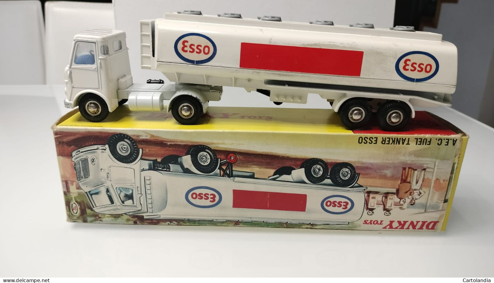 DINKY TOYS 945. AEC SERBATOIO CARBURANTE ESSO. Ottime Condizioni E Scatola Originali. - Otros & Sin Clasificación