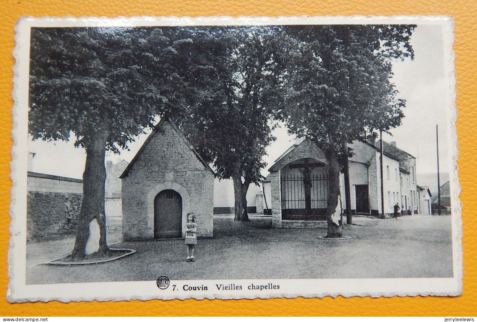 COUVIN  -  Vieilles Chapelles - Couvin