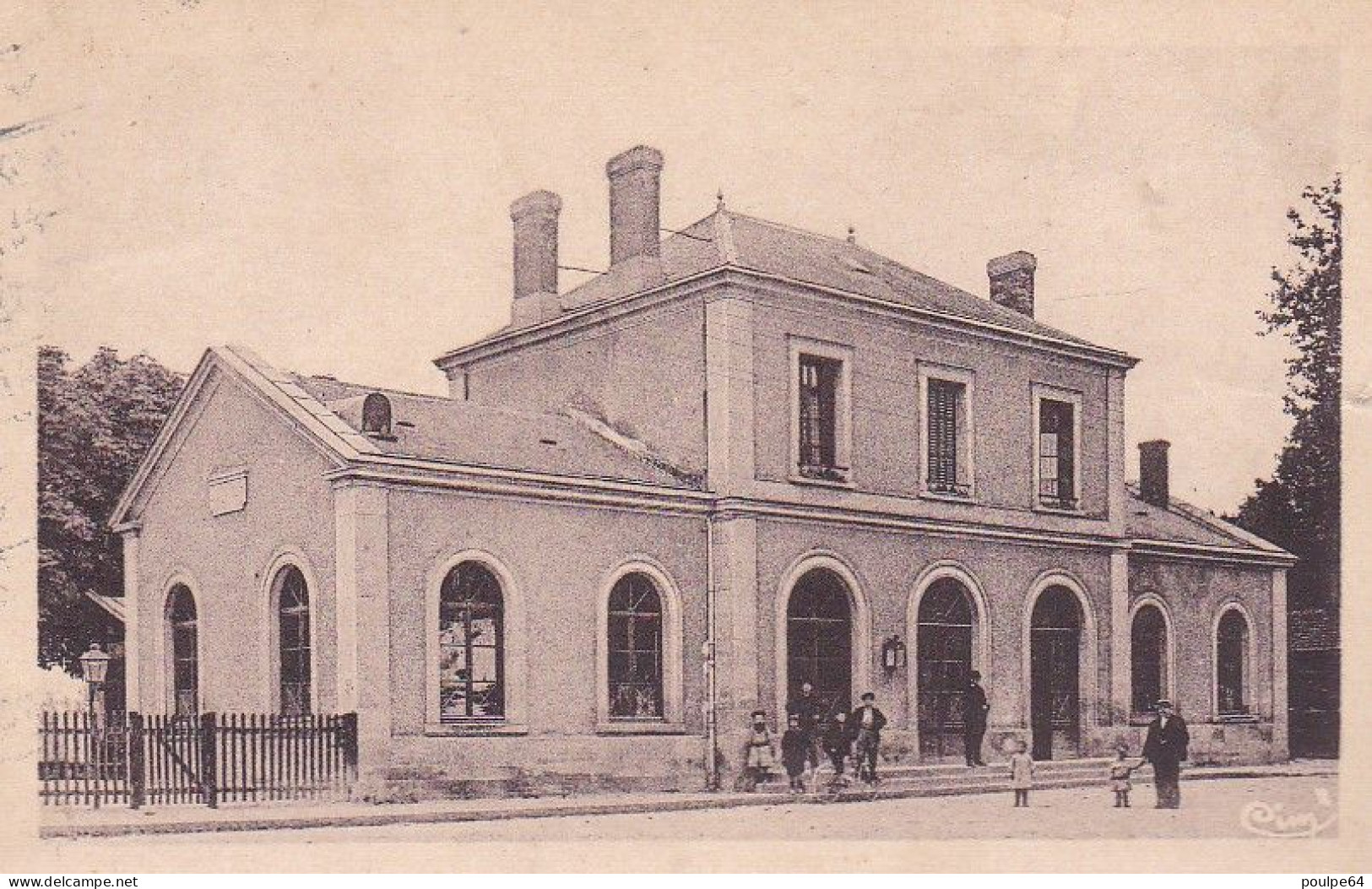 La Gare : Vue Extérieure - Ay En Champagne