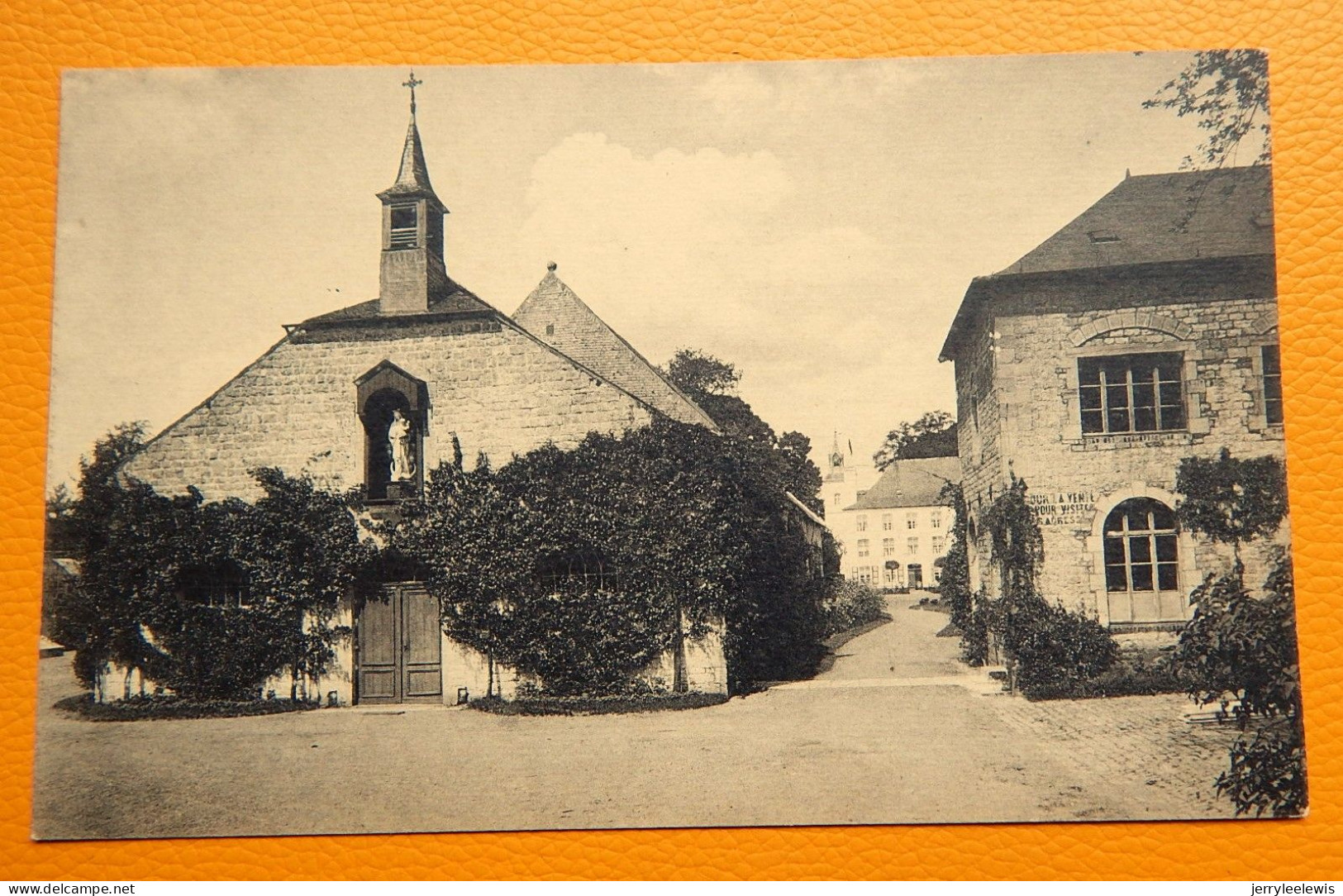 COUVIN  -   Parc De Saint-Roch -  La Vieille Chapelle - Couvin