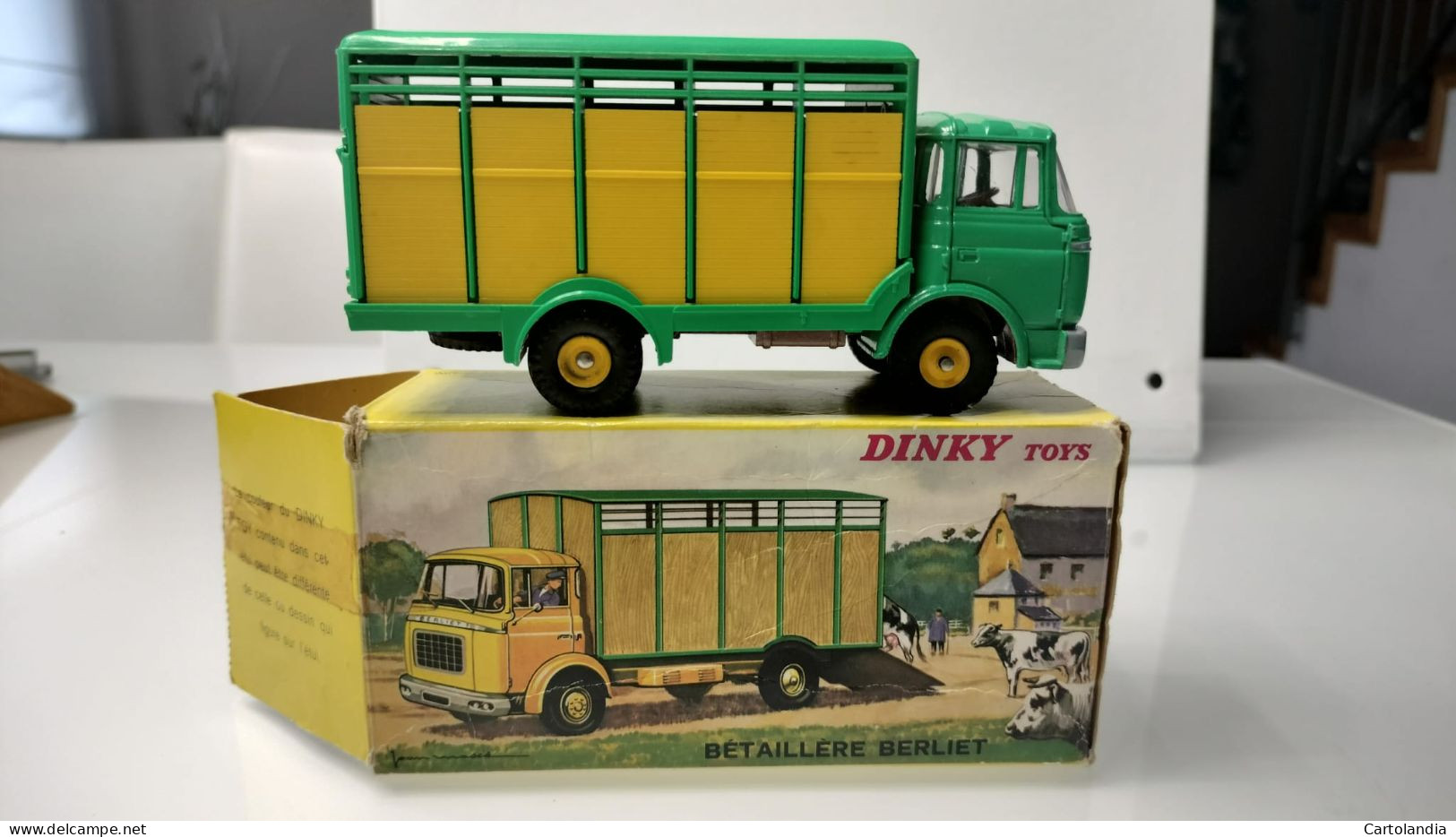 DINKY TOYS France 577 Berliet GAK Camion Bétaillère Vaches Neuf Boite - Autres & Non Classés