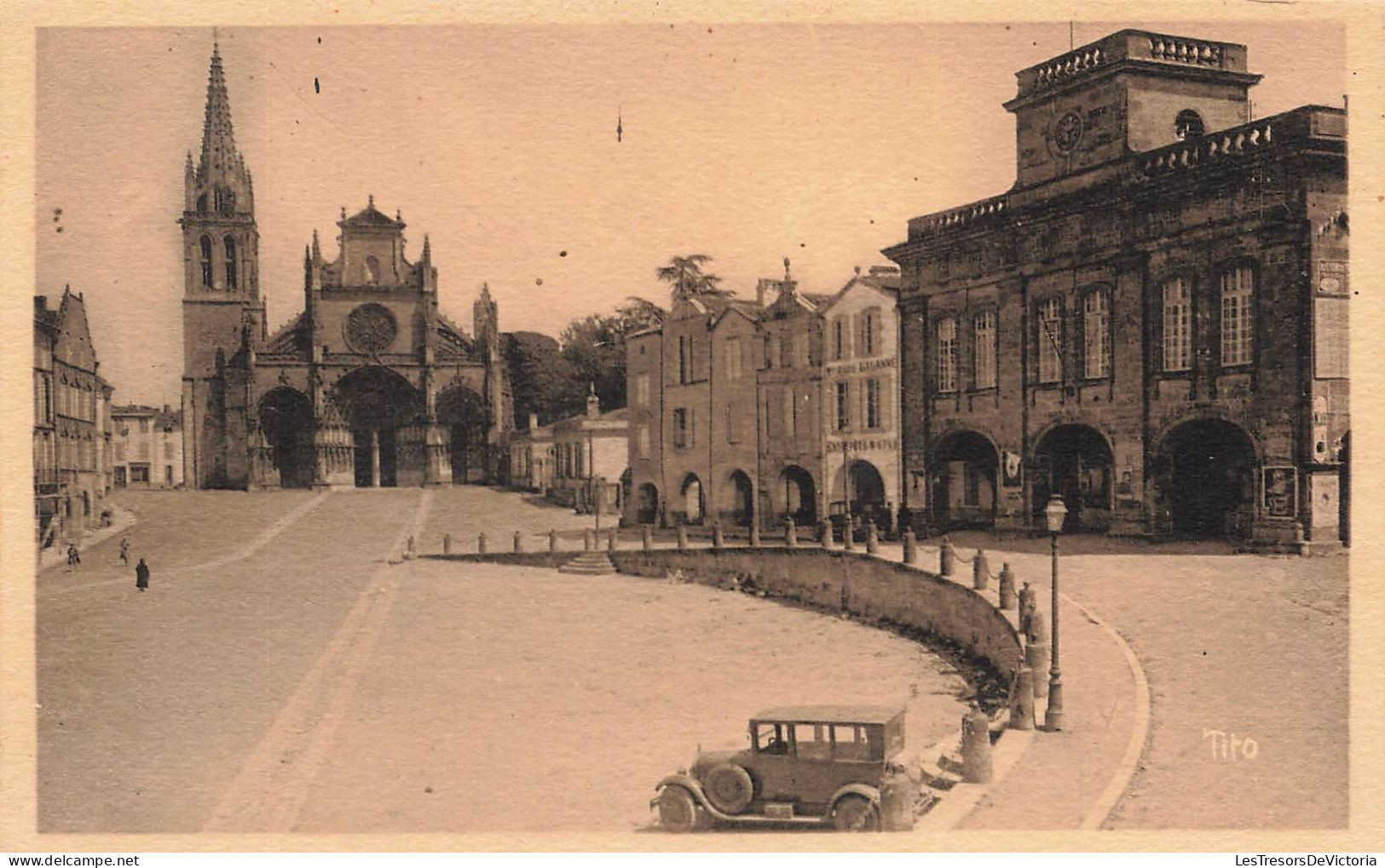 FRANCE - Bazas - La Place De La République - L'Hôtel De La Ville, La Cathédrale (XIII Au XVIIs) - Carte Postale Ancienne - Bazas