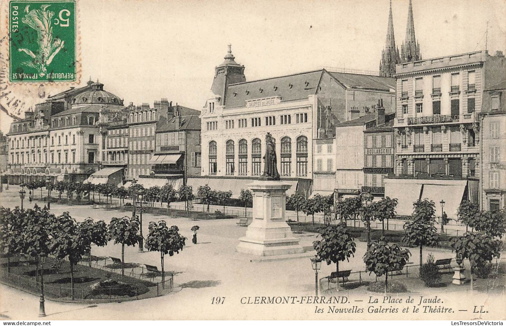 FRANCE - Clermont Ferrand - La Place De Jaude - Les Nouvelles Galeries Et Le Théâtre - LL - Carte Postale Ancienne - Clermont Ferrand
