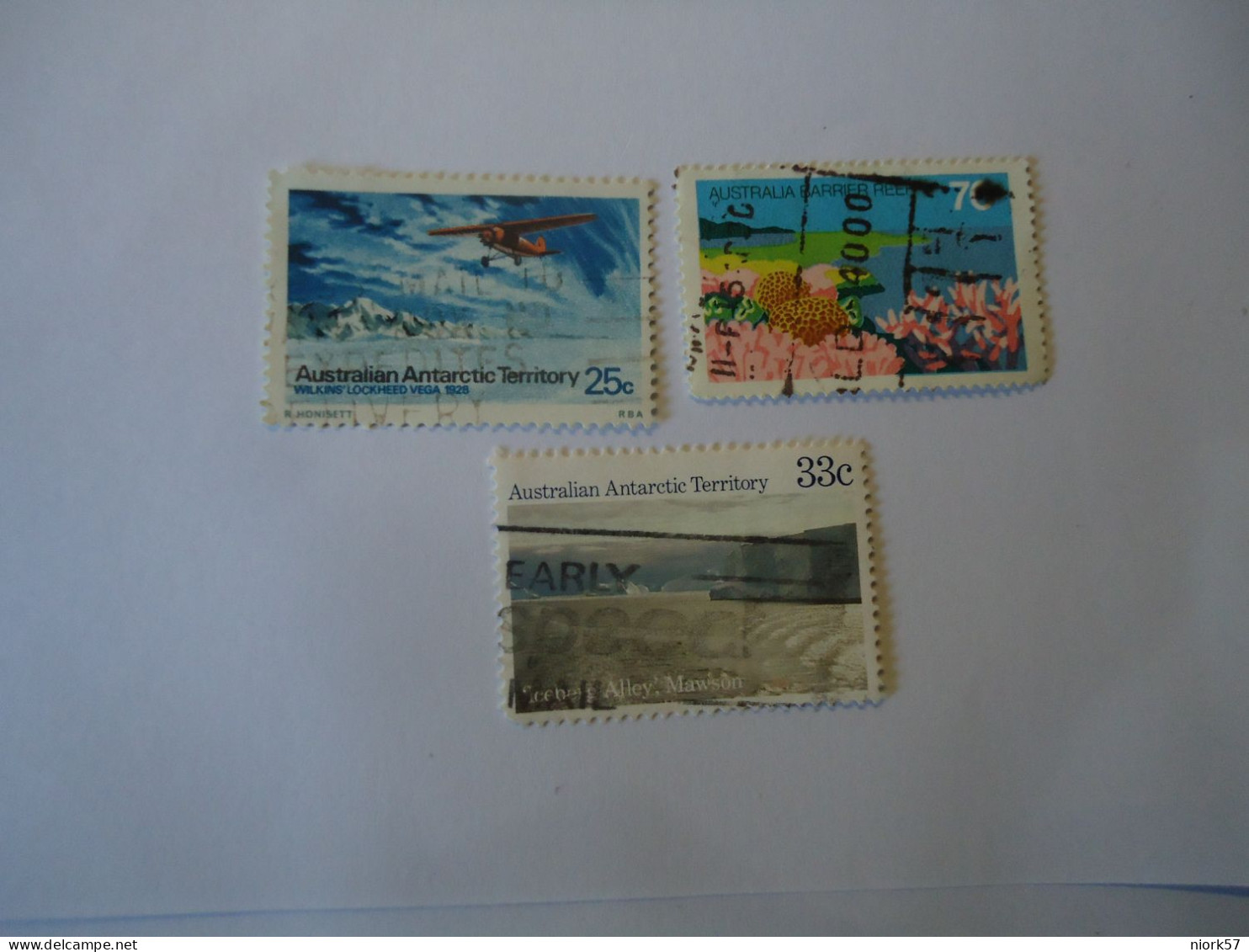 AUSTRALIAN ANTARTIC USED 3  STAMPS  LANDSCAPES AIRPLANES - Gebruikt