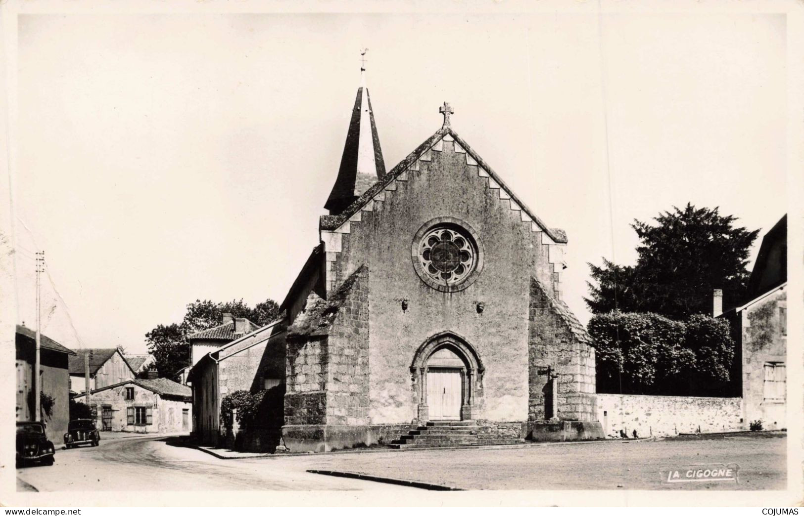 87 - MEZIERES SUR ISSOIRE_S26927_ Place De L'Eglise - En L'état - CPSM 14x9 Cm - Meziere Sur Issoire