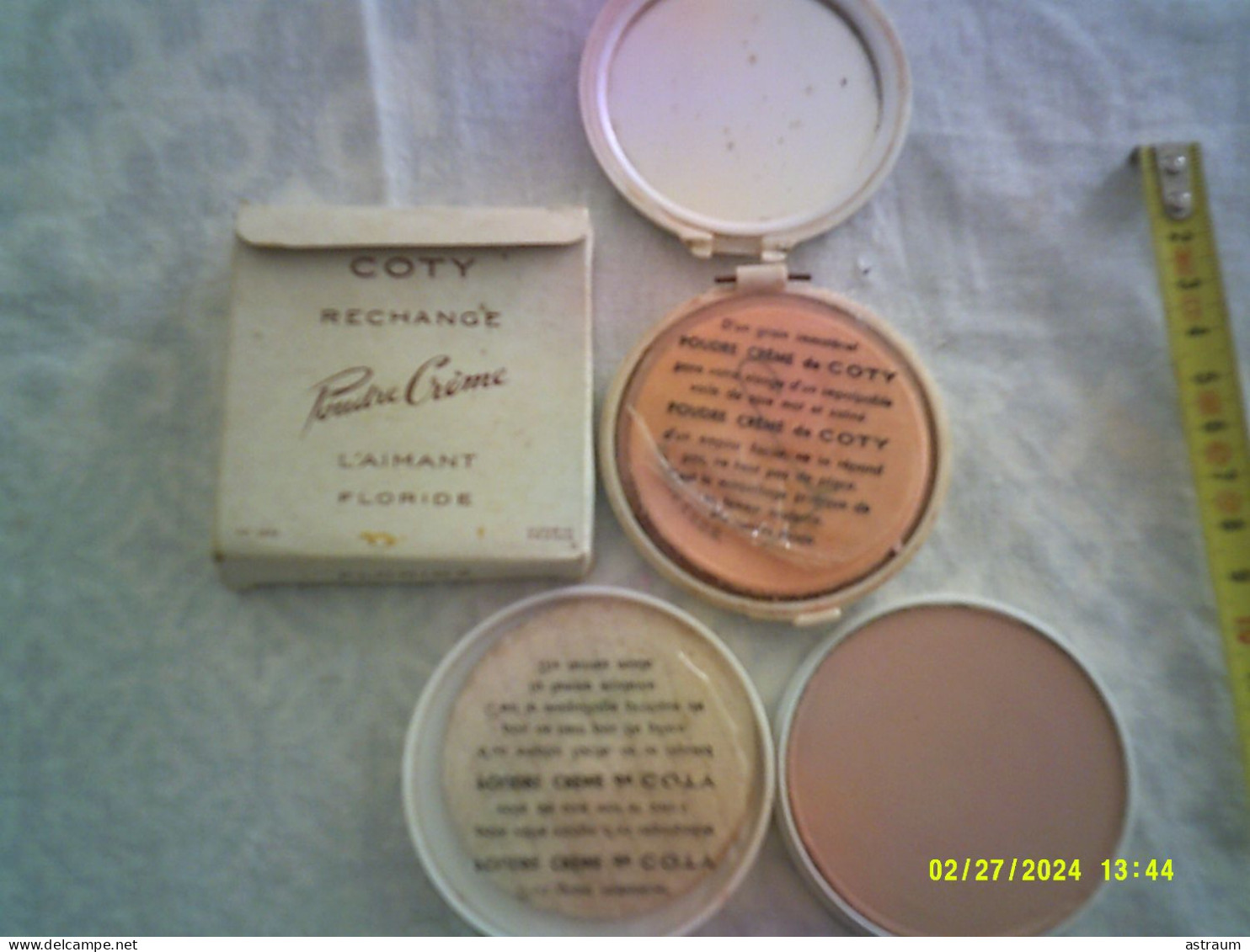 Boite Ancienne Maquillage + Recharge Neuve - Coty 1960 (poudre  Creme L'aimant)- Diametre 7cm,hauteur 1,5cm Avec Miroir - Schoonheidsproducten