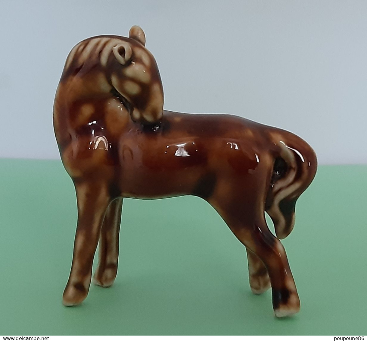 MINIATURE PORCELAINE - UN TRES JOLI CHEVAL, TRES FIN Et ELEGANT   - H 5 Cm - L 5 Cm - Poids : 28 Gr - Animales