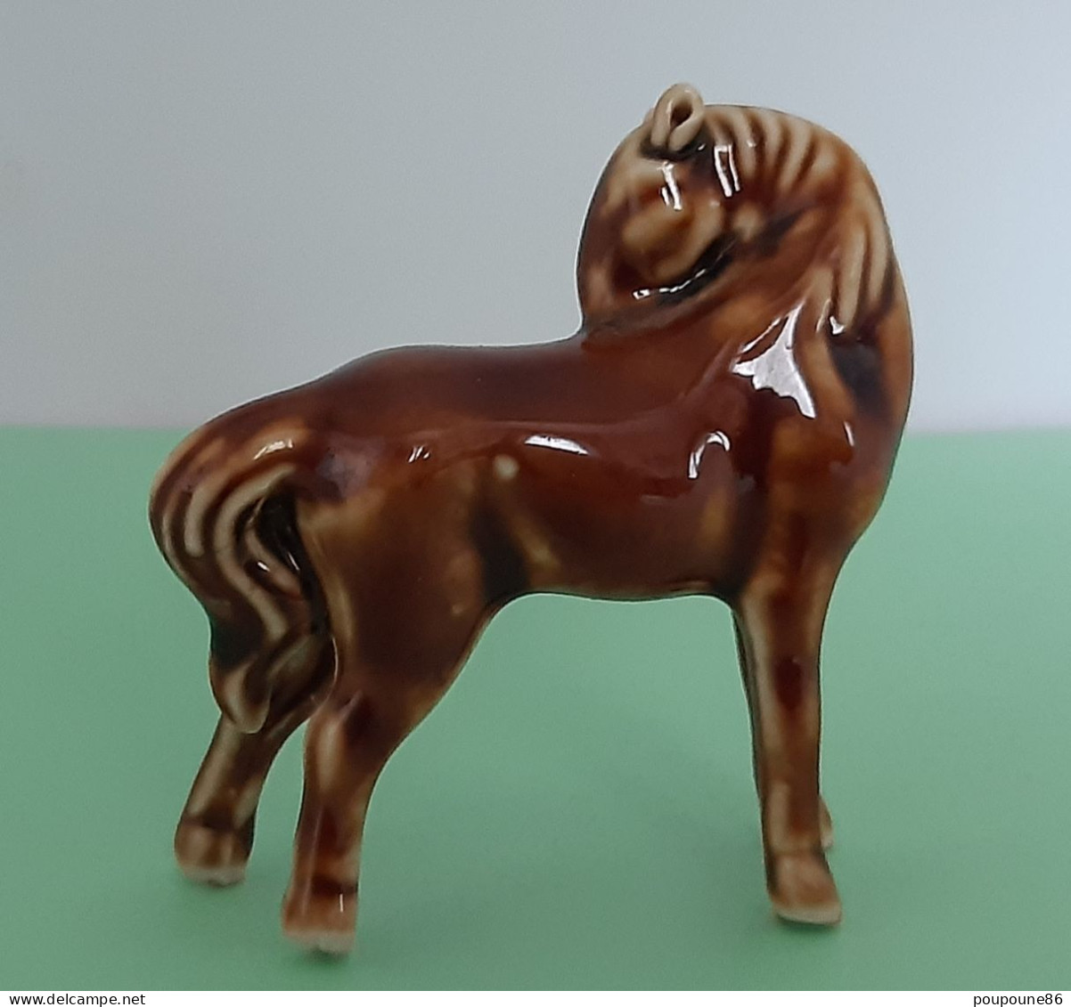 MINIATURE PORCELAINE - UN TRES JOLI CHEVAL, TRES FIN Et ELEGANT   - H 5 Cm - L 5 Cm - Poids : 28 Gr - Tiere