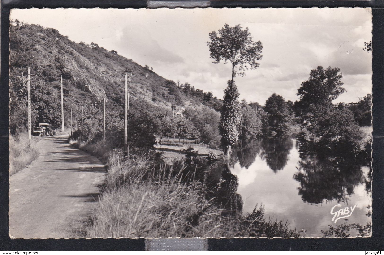 14 - Pont D'ouilly - L'orne Et La Route De Pont Des Vers - Pont D'Ouilly